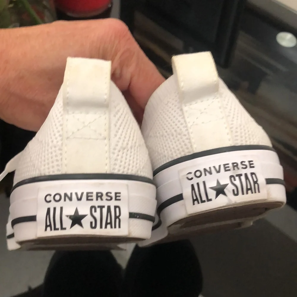CONVERSE ALL STAR SNEAKERS MENS-BOYS SIZE 6